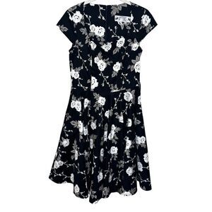Hell Bunny Vixen Floral Dress Size Medium Black White Roses Pinup